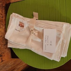 4 table napkins